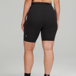 Wunder Train Contour Fit High-Rise Short 8"